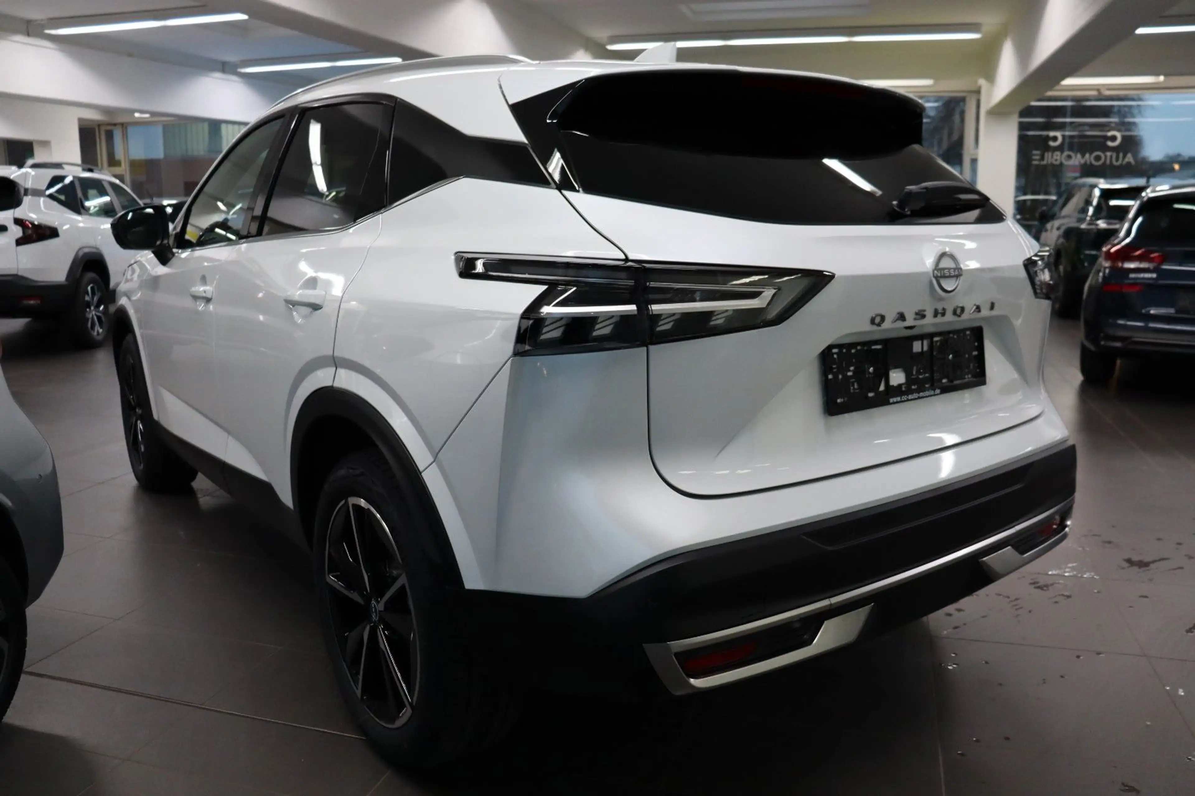Nissan Qashqai 1.3 Tekna Pano Leder HUD 360° 19" SOFORT — photo 6