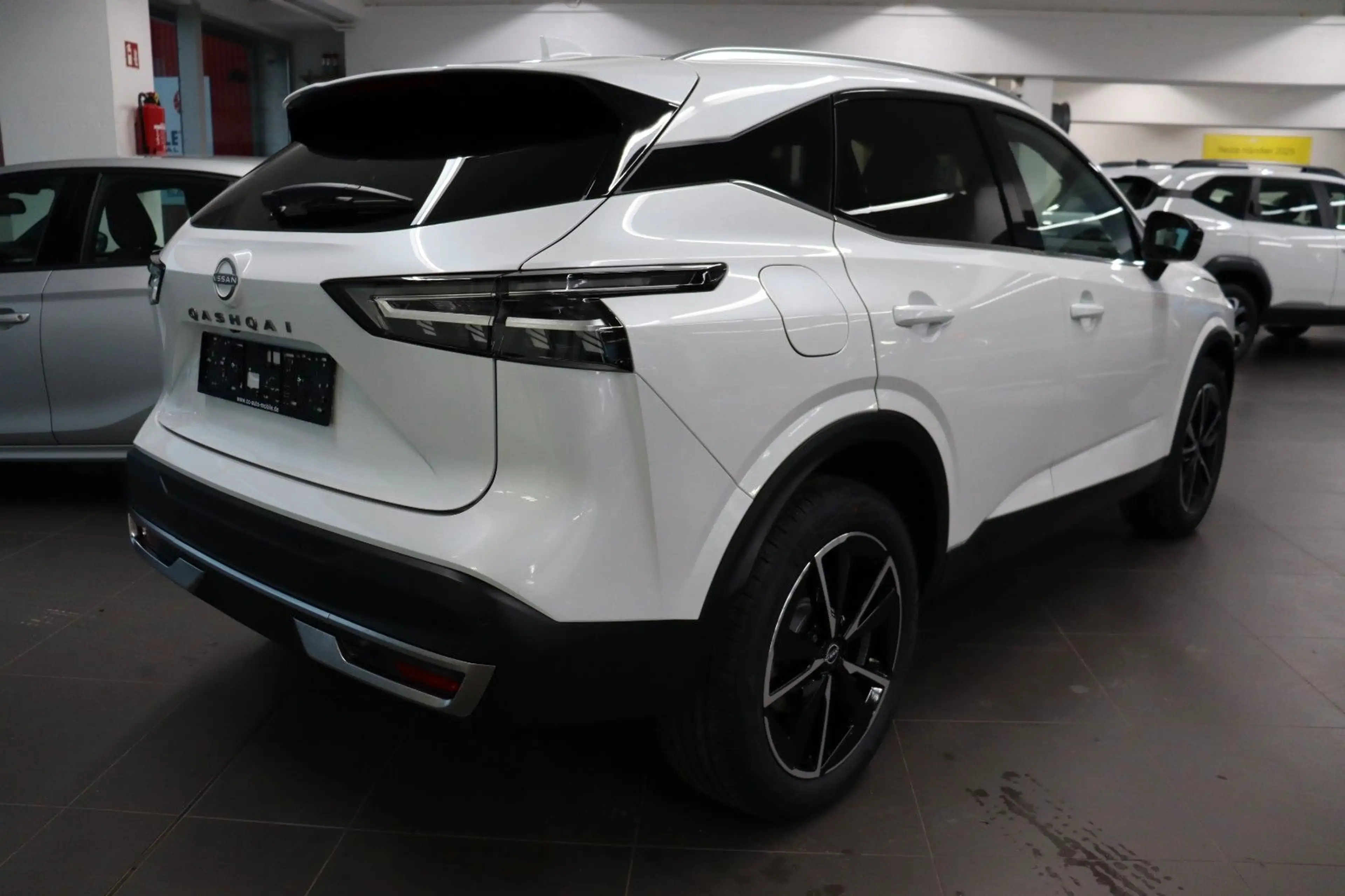 Nissan Qashqai 1.3 Tekna Pano Leder HUD 360° 19" SOFORT — photo 4