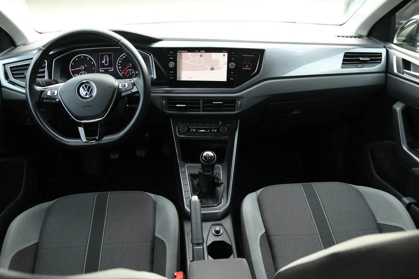 Volkswagen Polo 1.0 TSI Highline / Navi / Cruise Zwart - 2