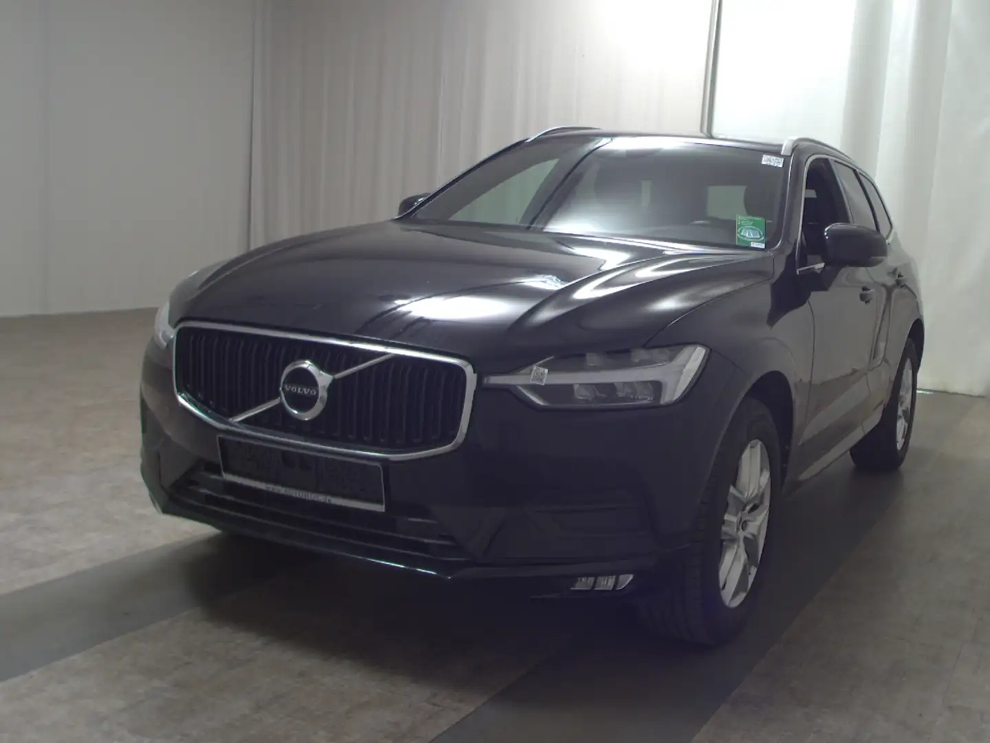 Volvo XC60 D4 Momentum Navi LED Pano AHK Negru - 2