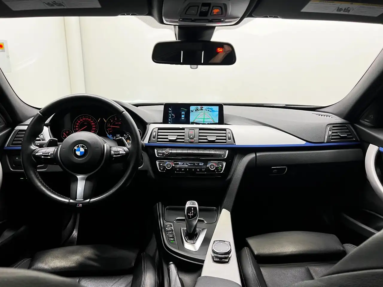 BMW 3 Series снимка BMW 3 Series