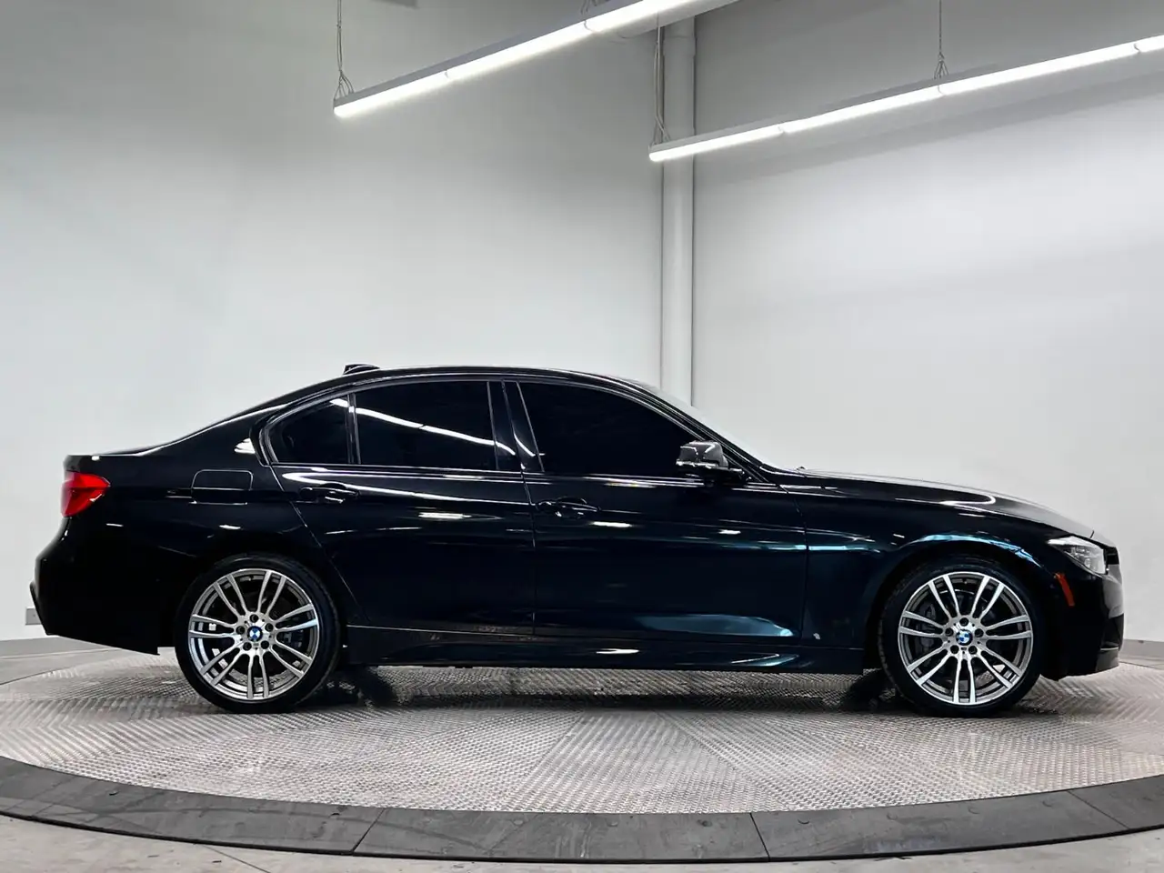 BMW 3 Series снимка BMW 3 Series