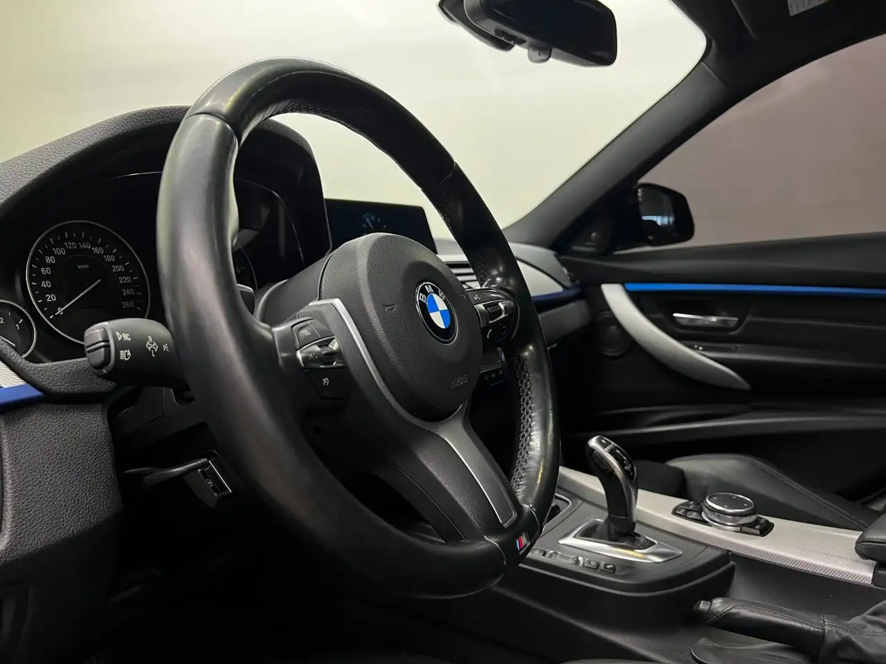 BMW 3 Series снимка BMW 3 Series
