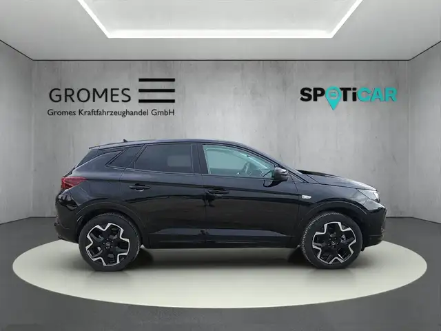 Opel Grandland view 2