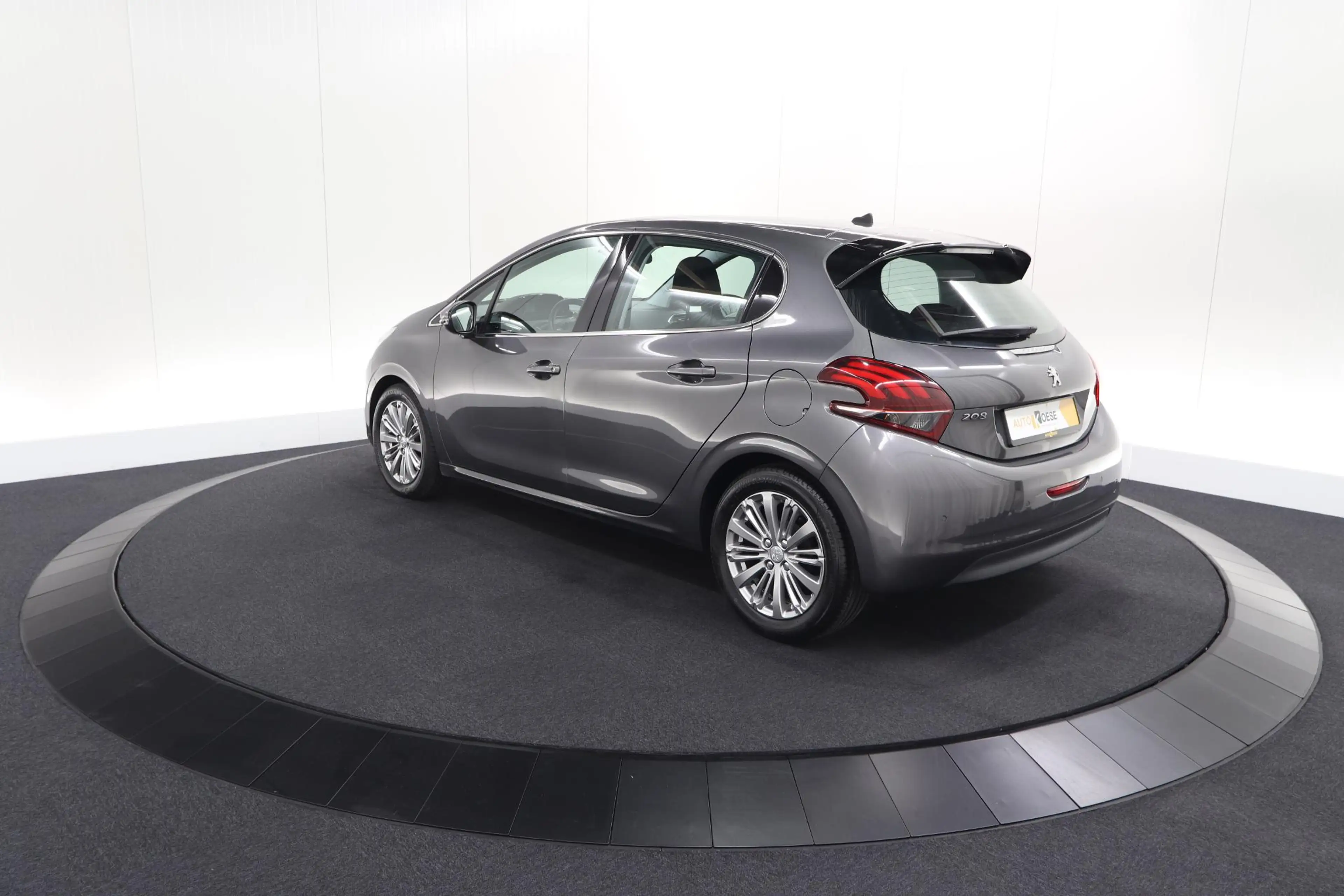Peugeot 208 PureTech 82 Blue Lease Allure | Parkeersensoren | — photo 12