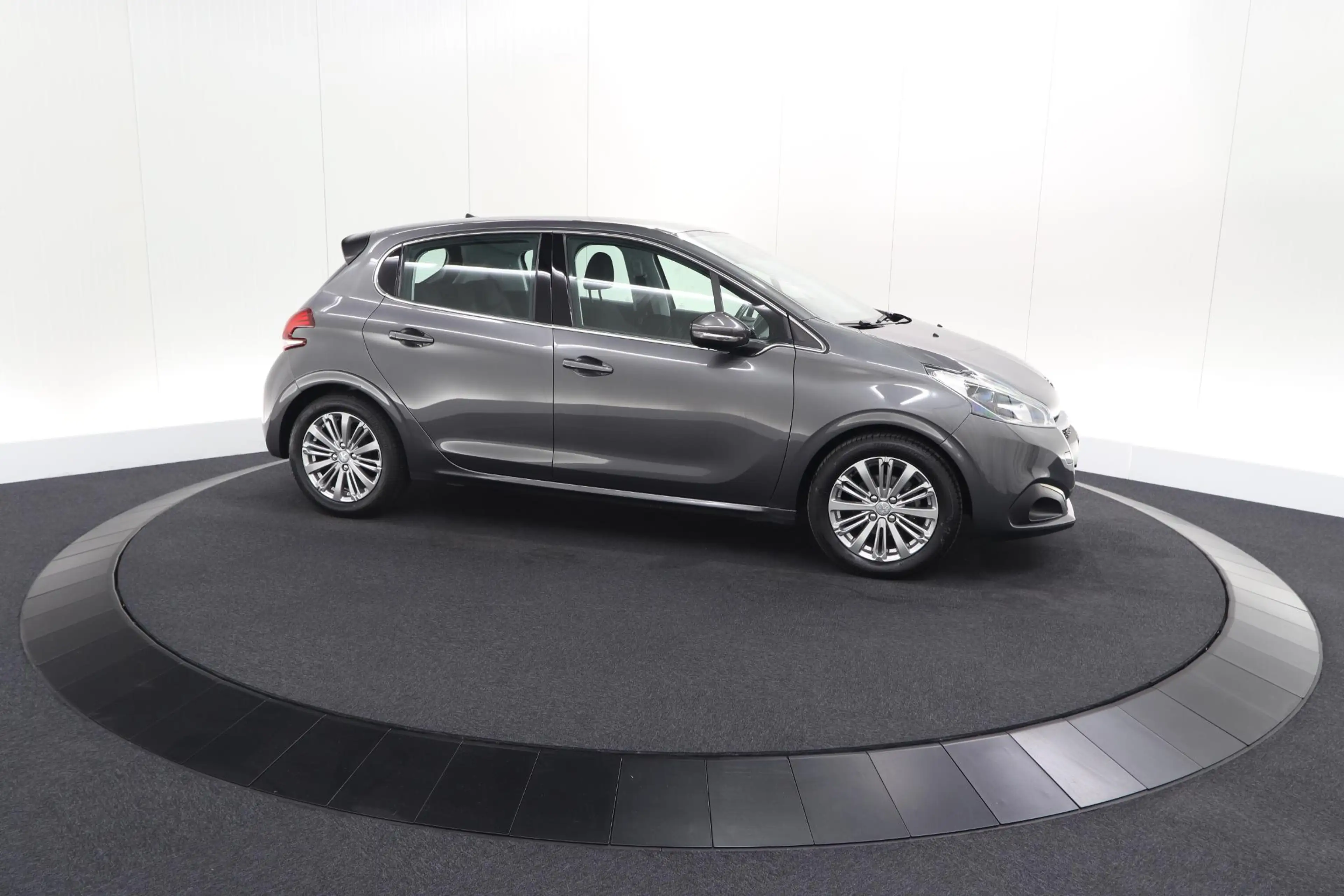 Peugeot 208 PureTech 82 Blue Lease Allure | Parkeersensoren | — photo 7