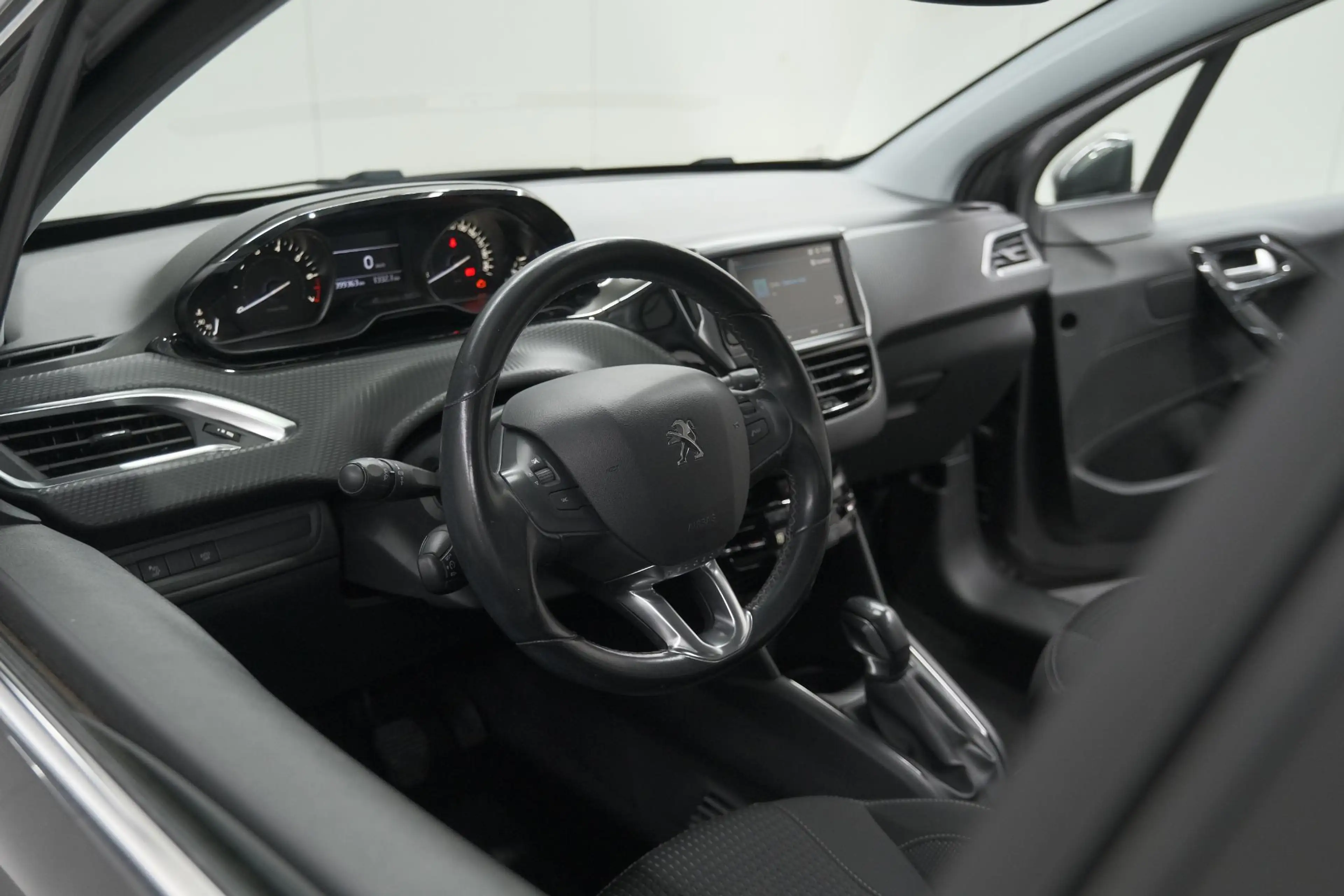 Peugeot 208 PureTech 82 Blue Lease Allure | Parkeersensoren | — photo 2
