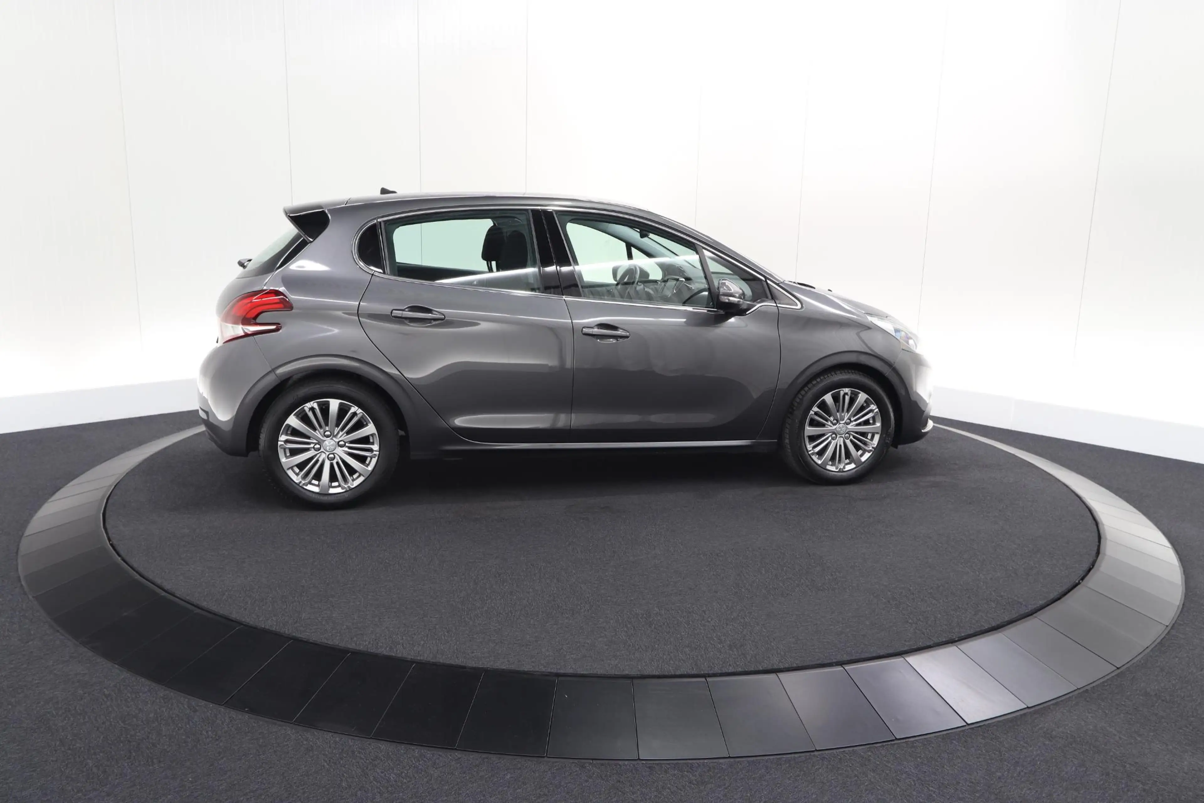 Peugeot 208 PureTech 82 Blue Lease Allure | Parkeersensoren | — photo 8