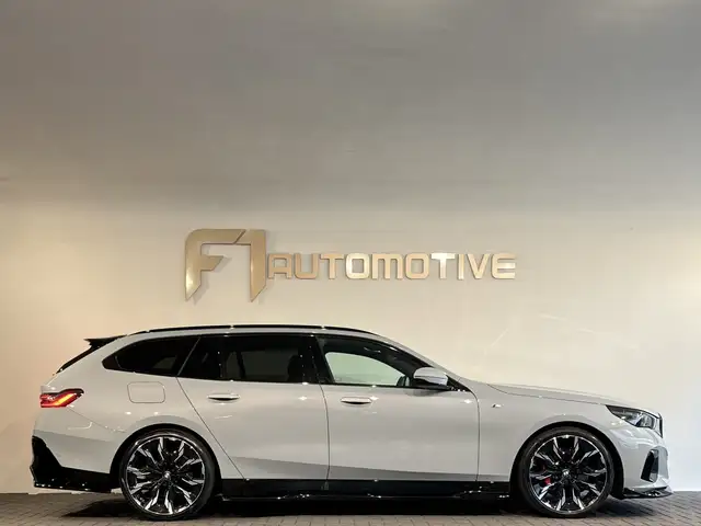 BMW 5 Series view 7