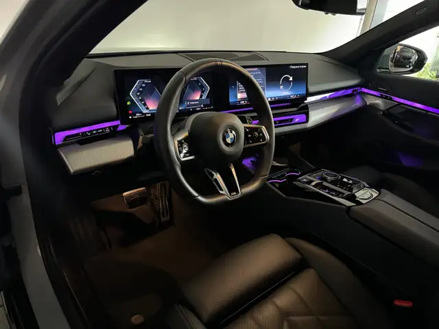 BMW 5 Series view 8