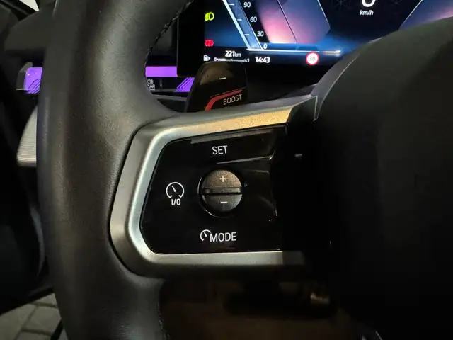 BMW 5 Series view 10