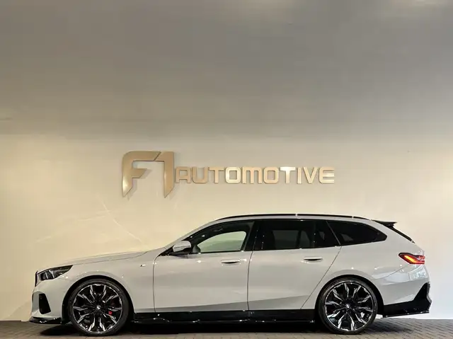 BMW 5 Series view 6