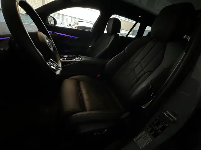 BMW 5 Series view 9