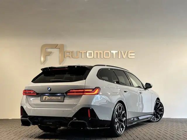 BMW 5 Series view 4