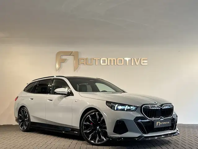 BMW 5 Series view 3