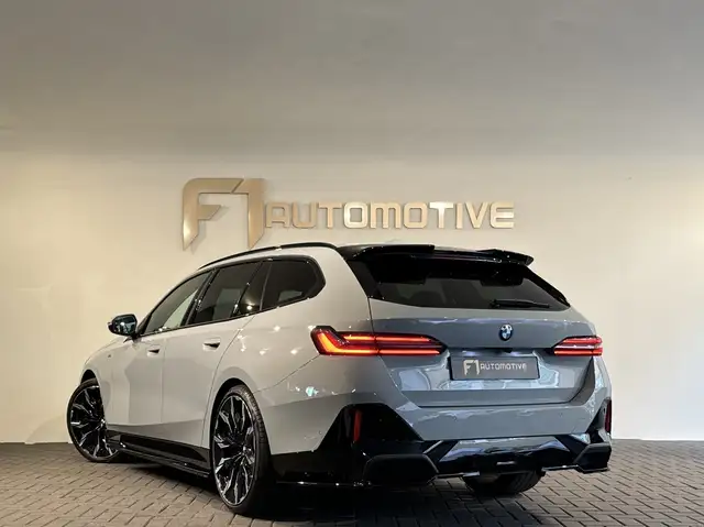 BMW 5 Series view 5