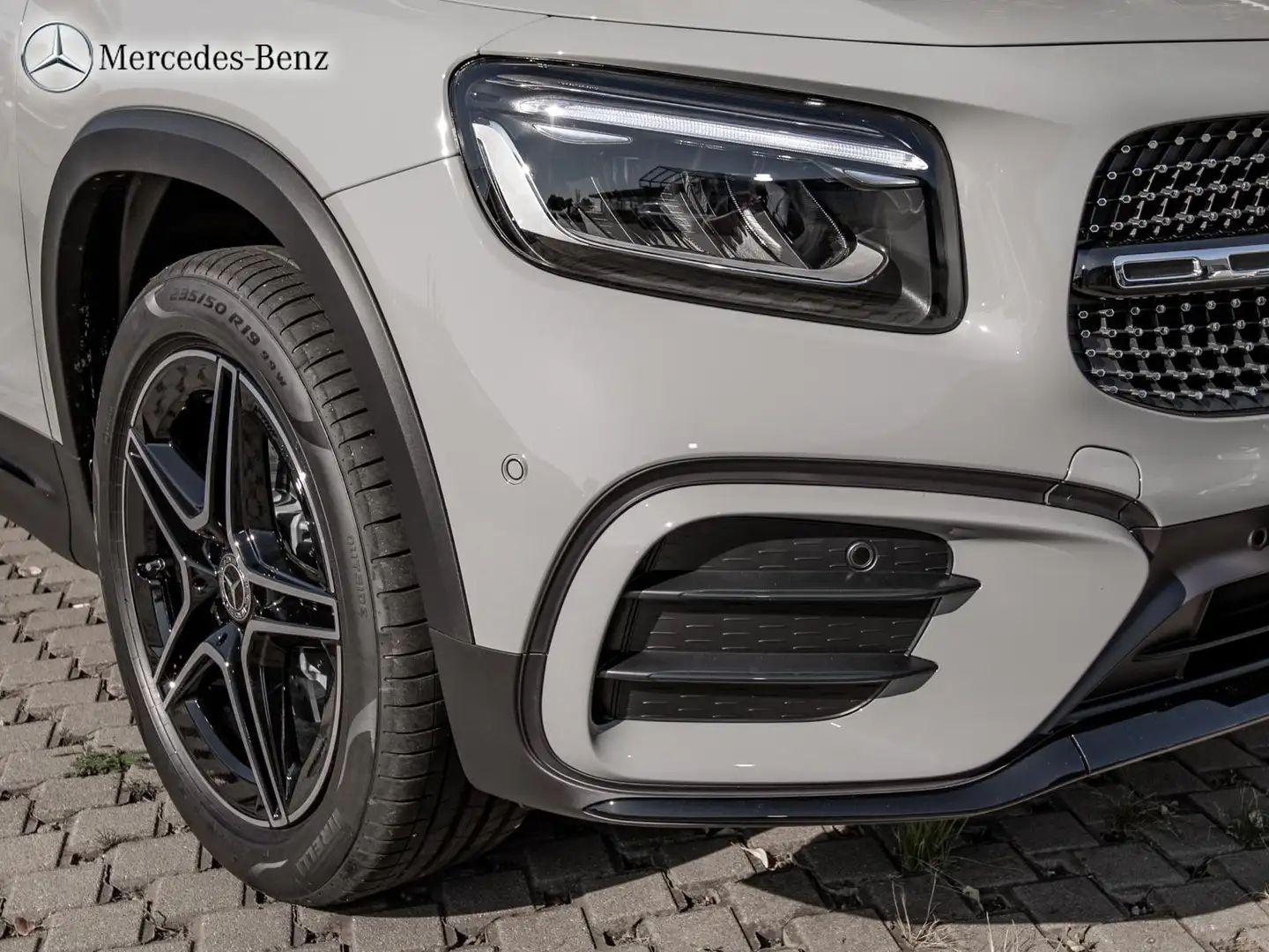 Mercedes-Benz GLB 200 d AMG MBUX+360°+LED+AHK+Night+Fahrass.+ Grijs - 2