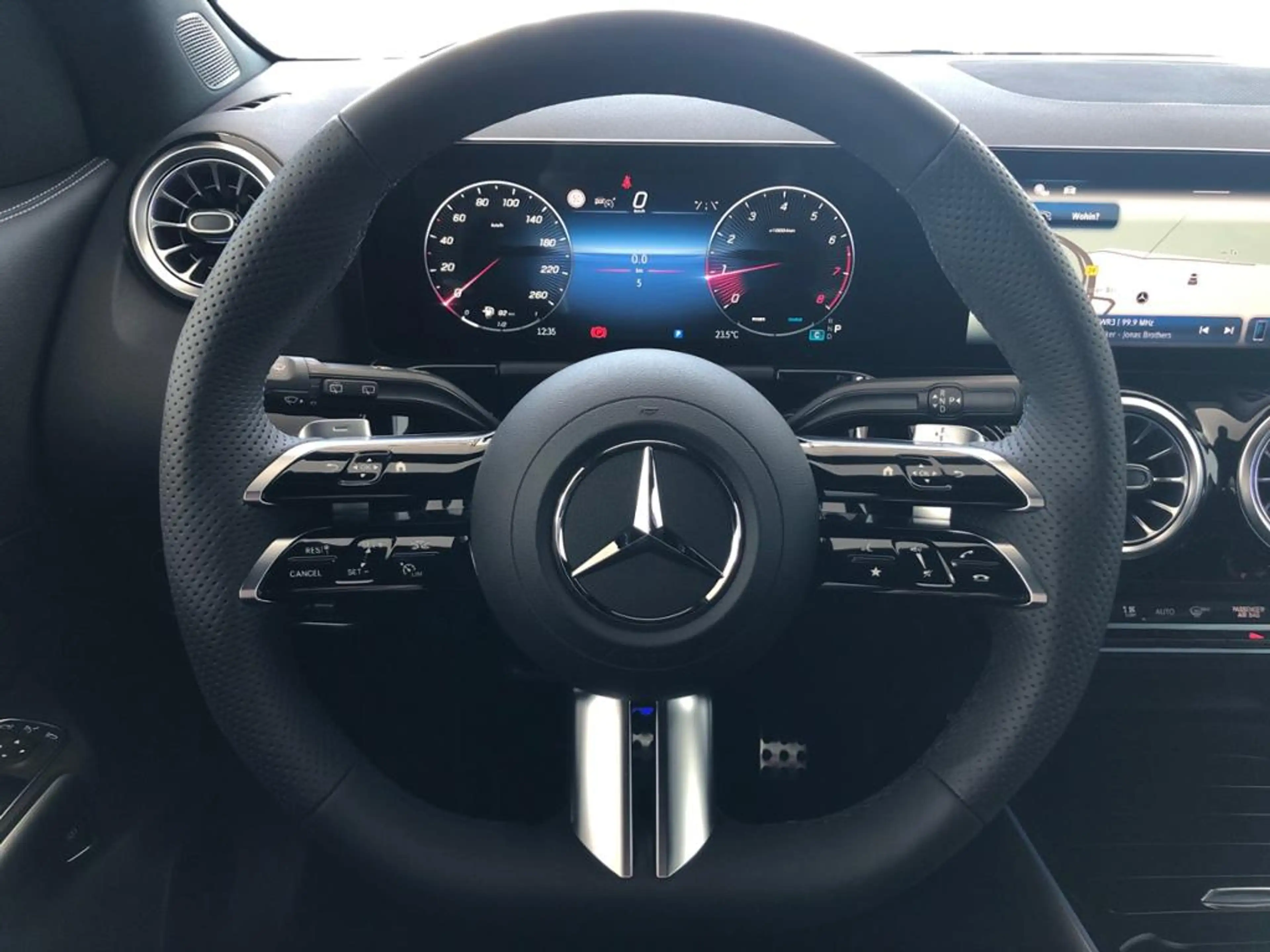 Mercedes-Benz GLA 180 AMG+MBUX+Night+Fahrassist+AHK+Wide+Cam — photo 11