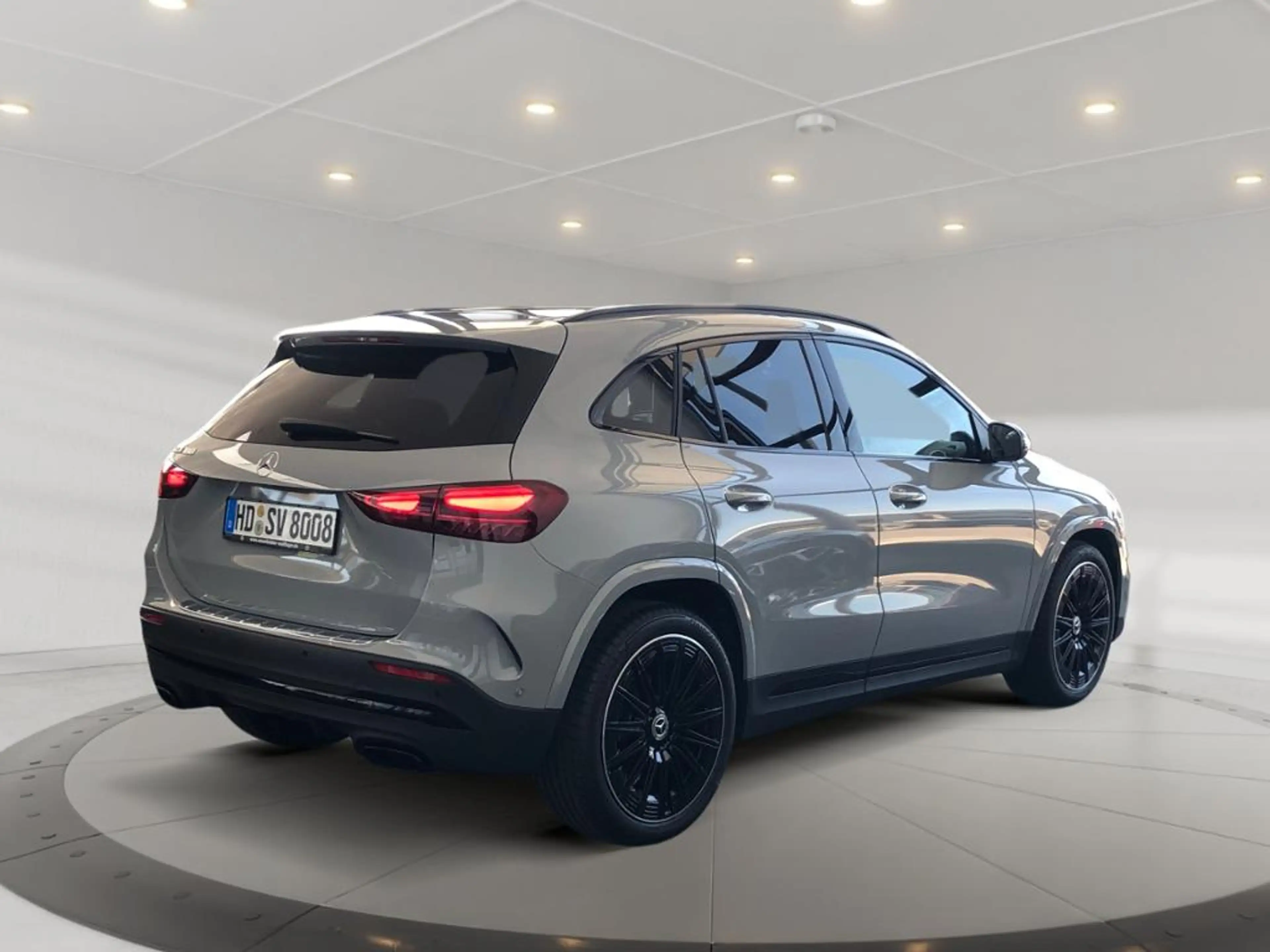 Mercedes-Benz GLA 180 AMG+MBUX+Night+Fahrassist+AHK+Wide+Cam — photo 3