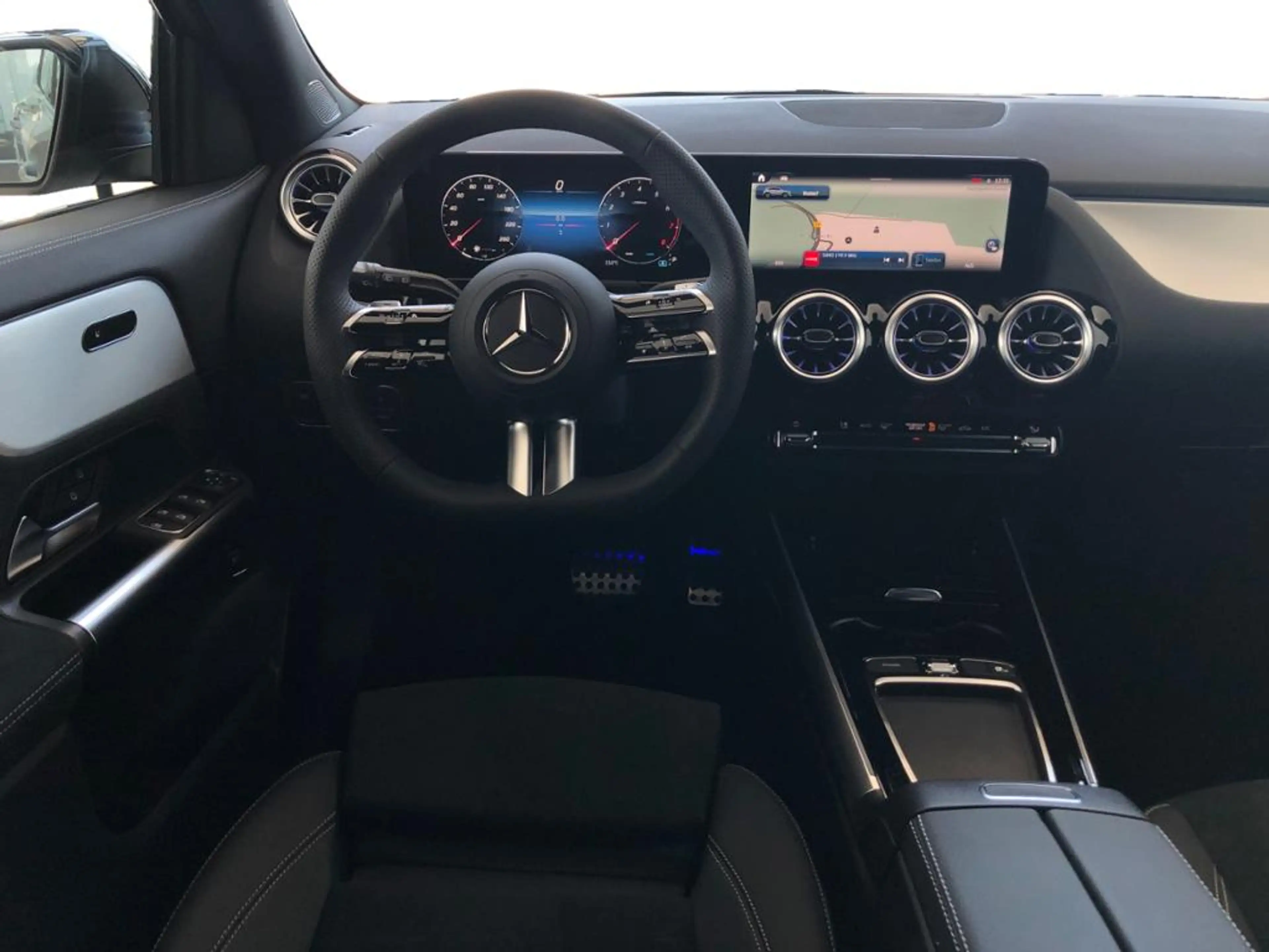 Mercedes-Benz GLA 180 AMG+MBUX+Night+Fahrassist+AHK+Wide+Cam — photo 5
