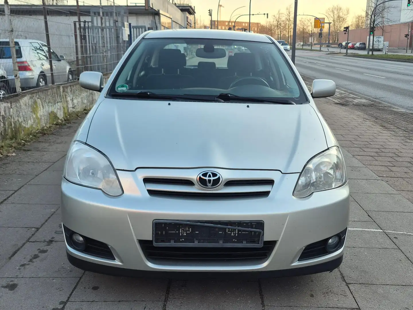 Toyota Corolla 1.6 Sol / Compact Grau - 2