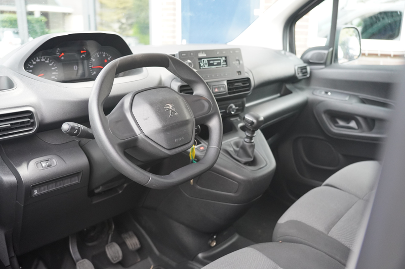Peugeot Partner 1.2 Benzine, AIRCO, BTW-BPM-VRIJ / MARGE, TREKHAAK — photo 5