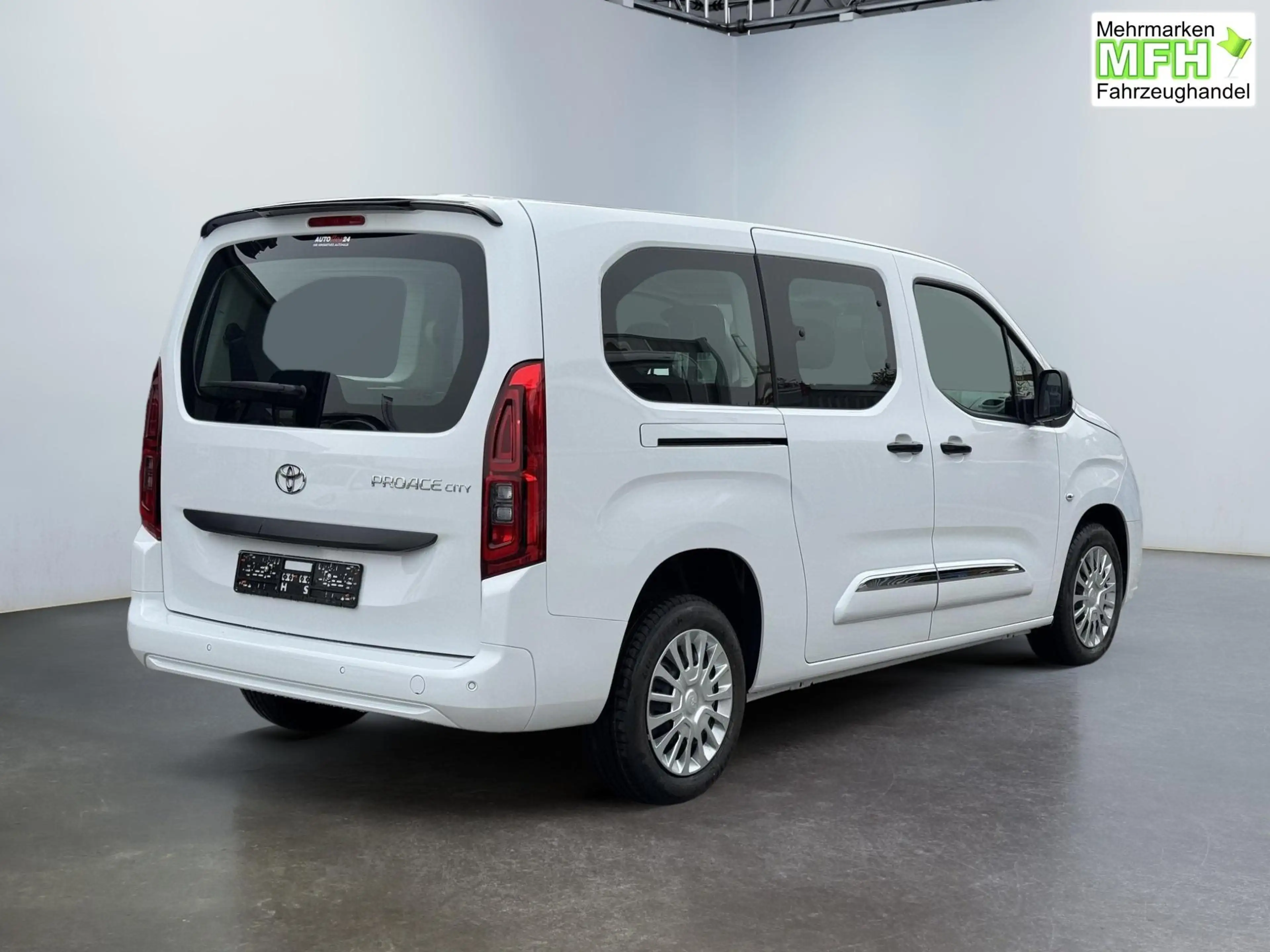 Toyota Proace City Verso 1,5 D-4D L2 Business 7 Sitzer Klima Einpa... — photo 4