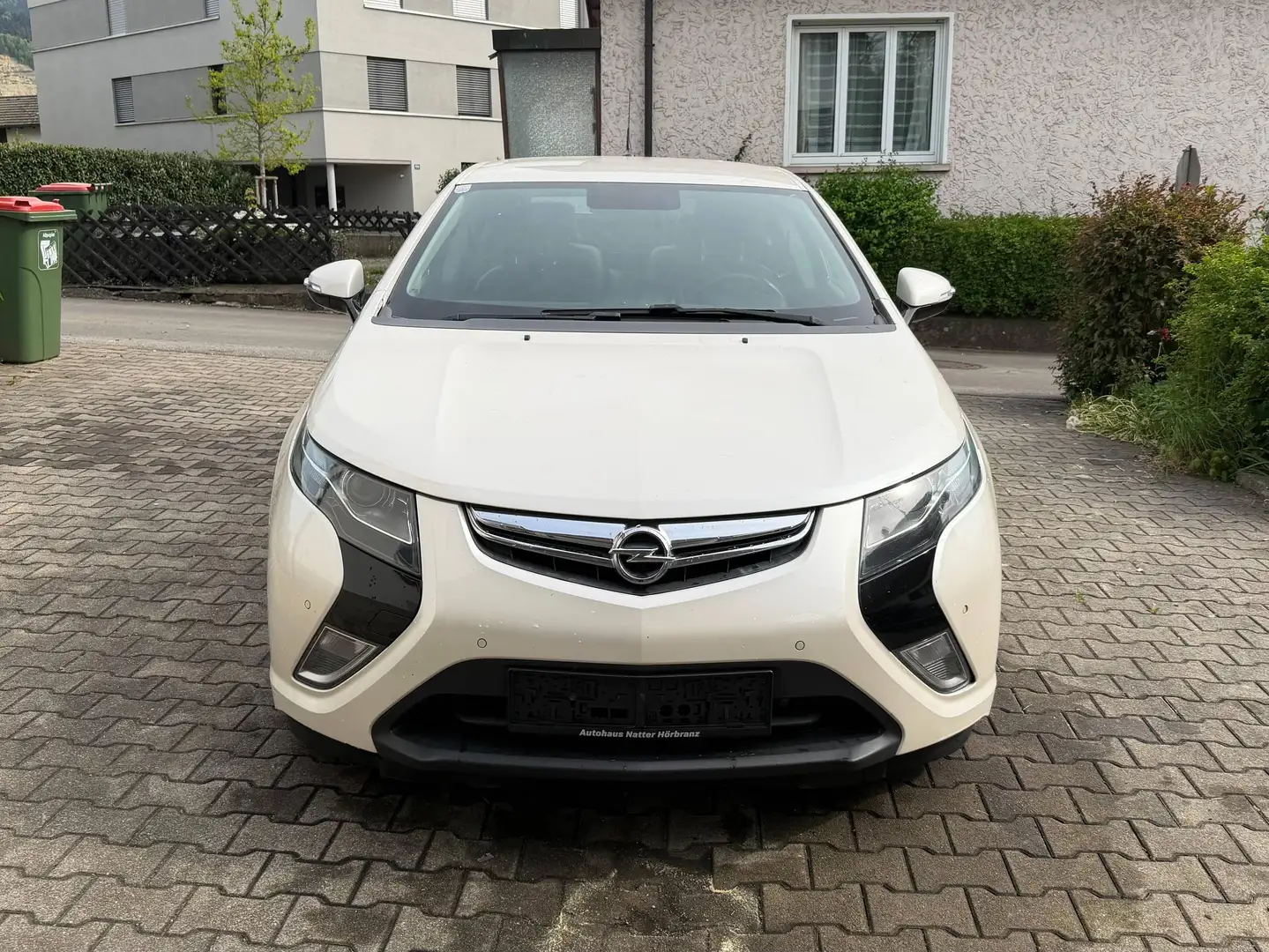 Opel Ampera Plug in Hybrid Weiß - 2
