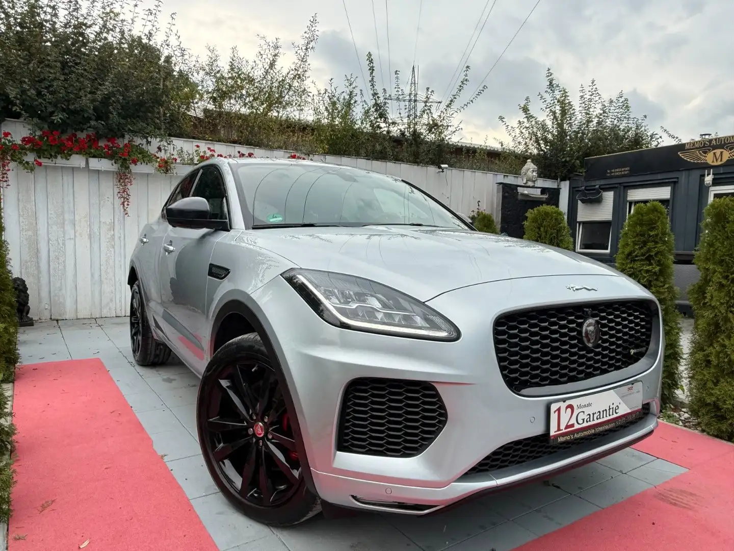 Jaguar E-Pace E-PACE R-Dynamic AWD Silber - 1