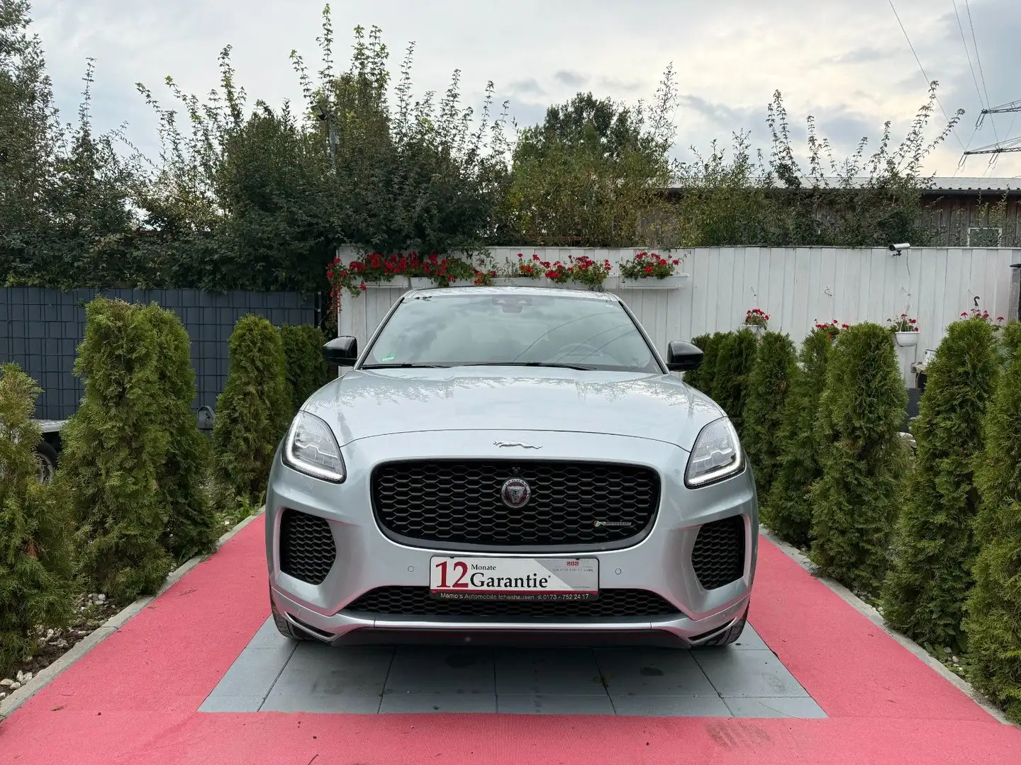 Jaguar E-Pace E-PACE R-Dynamic AWD Silber - 2