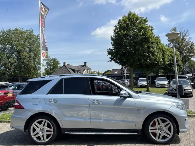 Mercedes-Benz M-Class view 4
