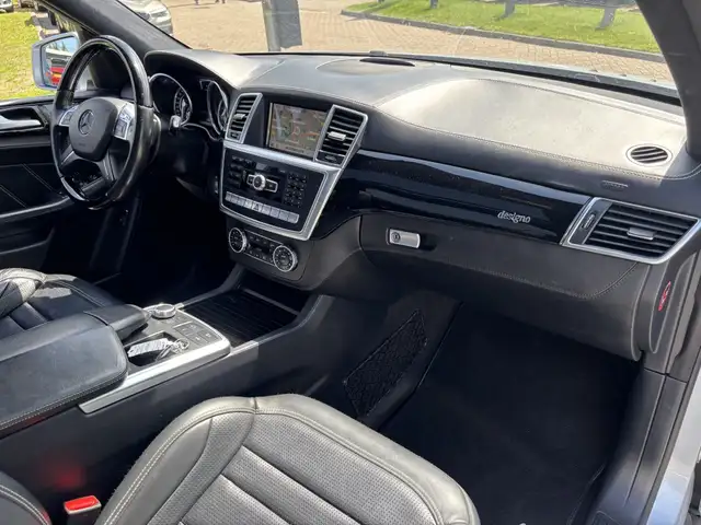 Mercedes-Benz M-Class view 15