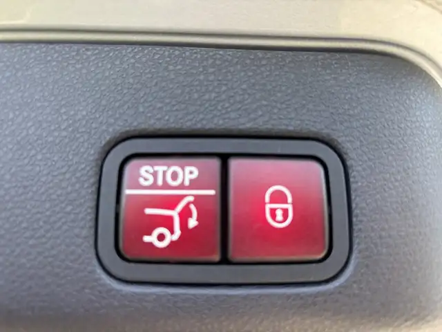 Mercedes-Benz M-Class view 11
