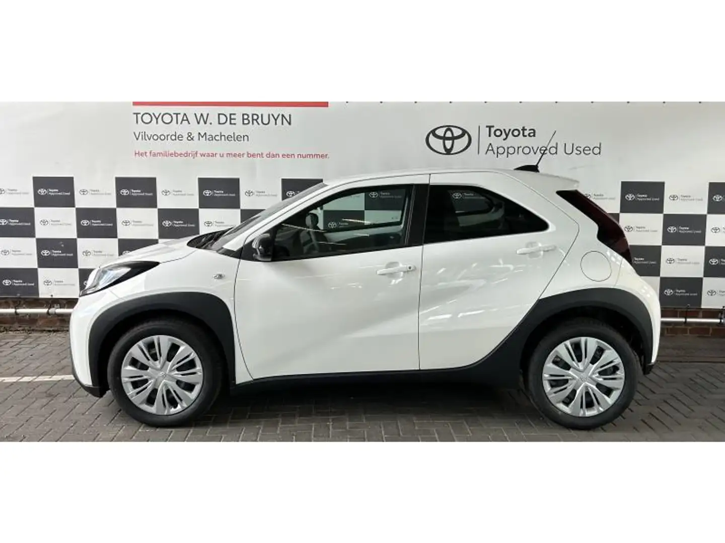 Toyota Aygo X play STOCK STOCK Wit - 2