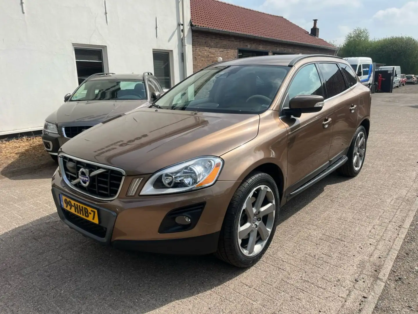 Volvo XC60 T6 AWD INCL. BTW Adapt. Cruise, DVD, Stoelverwarmi Brown - 1