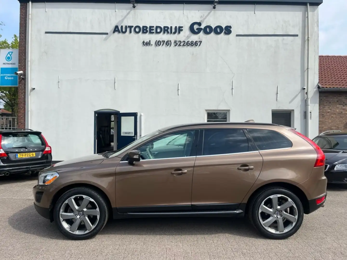 Volvo XC60 T6 AWD INCL. BTW Adapt. Cruise, DVD, Stoelverwarmi Brown - 2