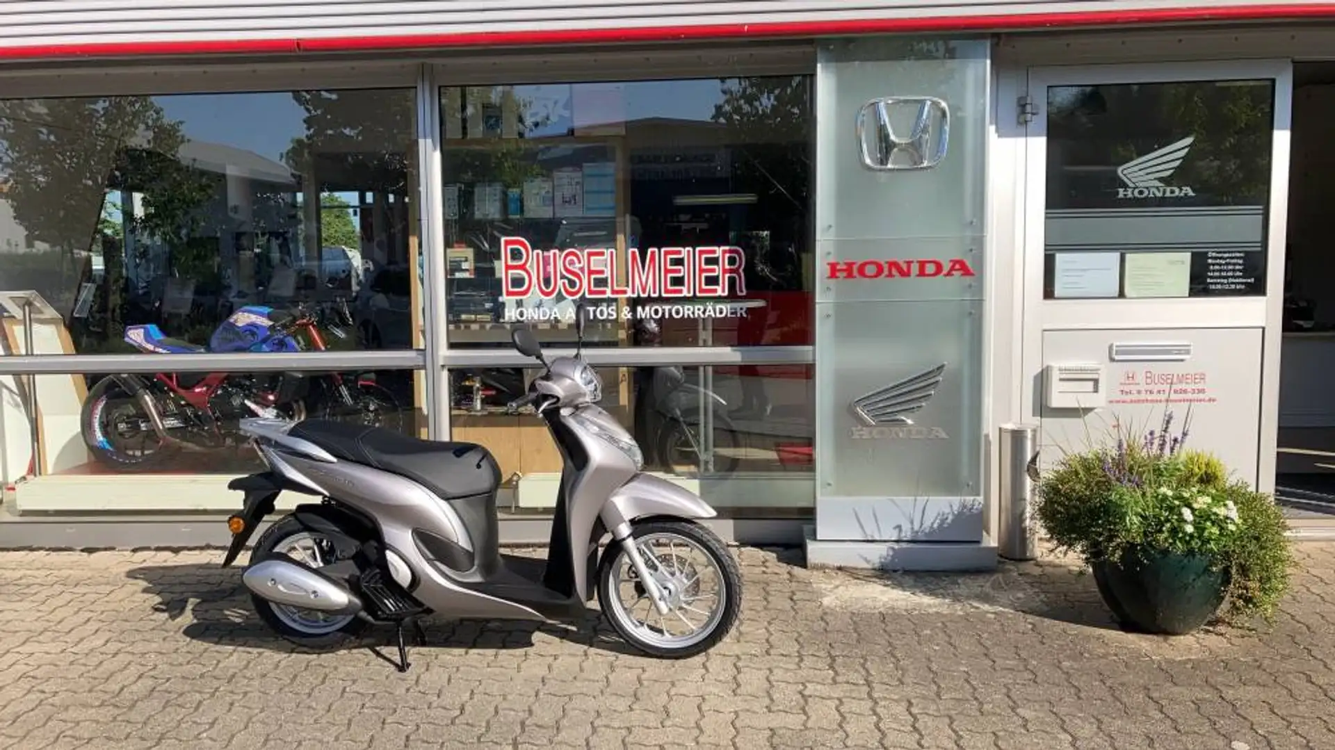 Honda SH Mode 125 Silber - 2