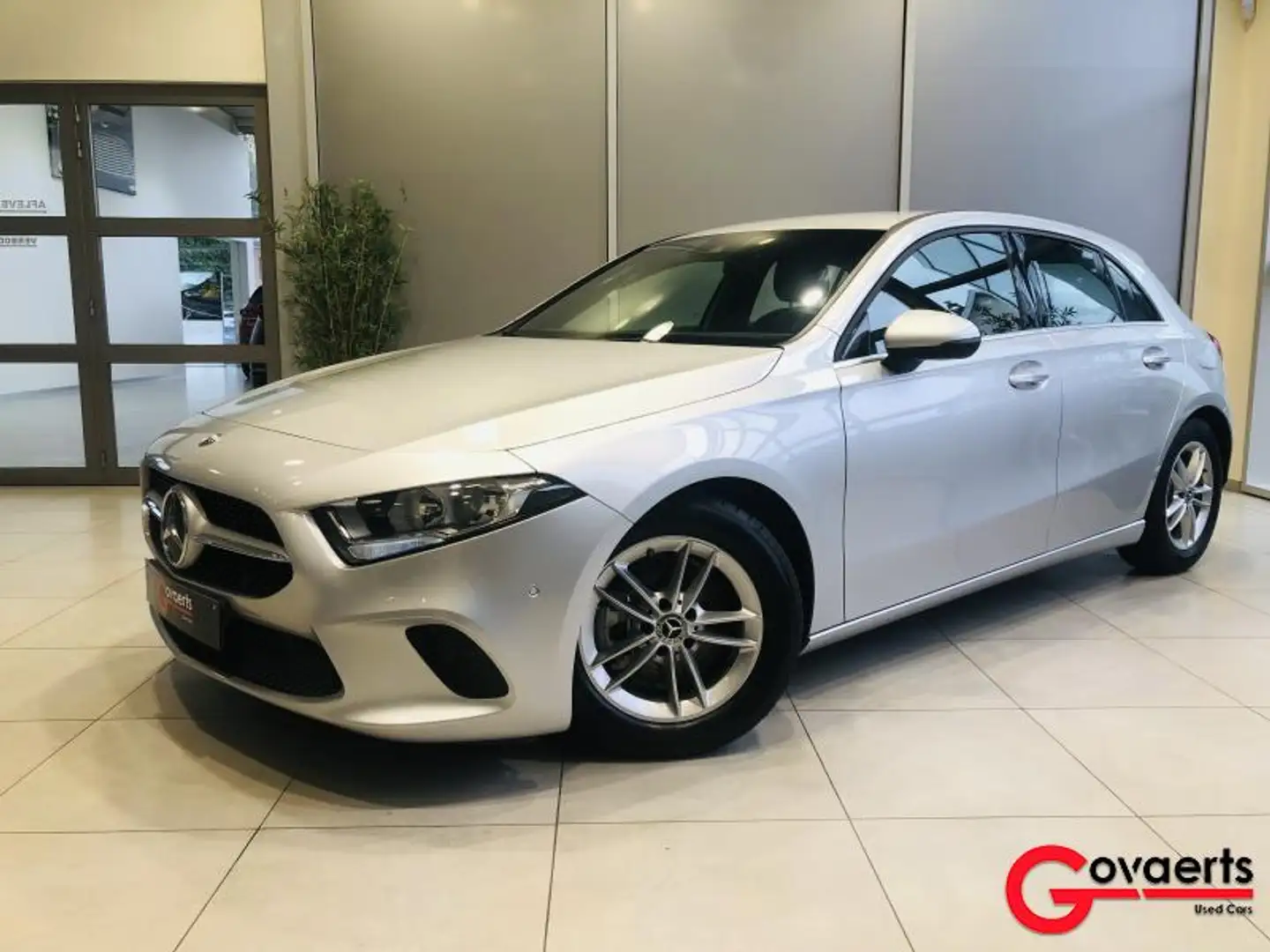 Mercedes-Benz A 180 AUT 7 / NAV / CAM Gris - 1