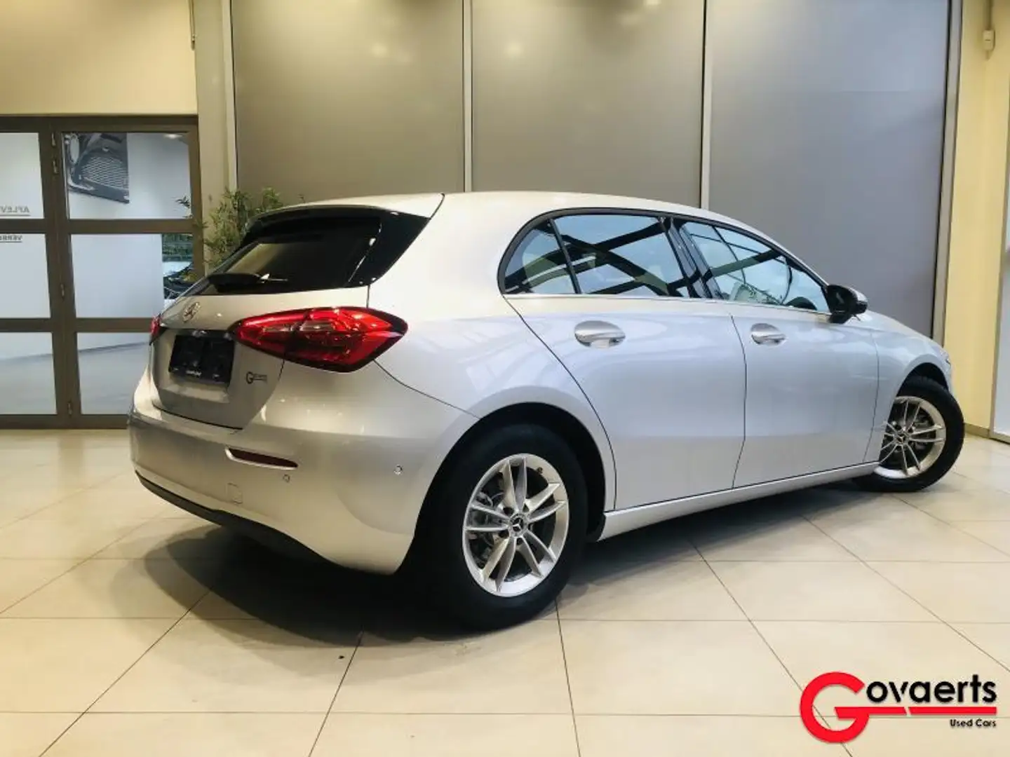 Mercedes-Benz A 180 AUT 7 / NAV / CAM Gris - 2