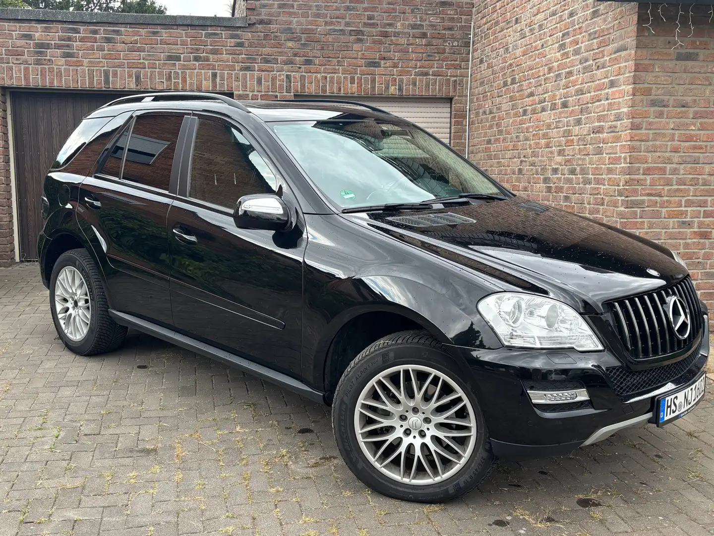 Mercedes-Benz ML 320 ML 320 CDI 4Matic 7G-TRONIC DPF Schwarz - 1