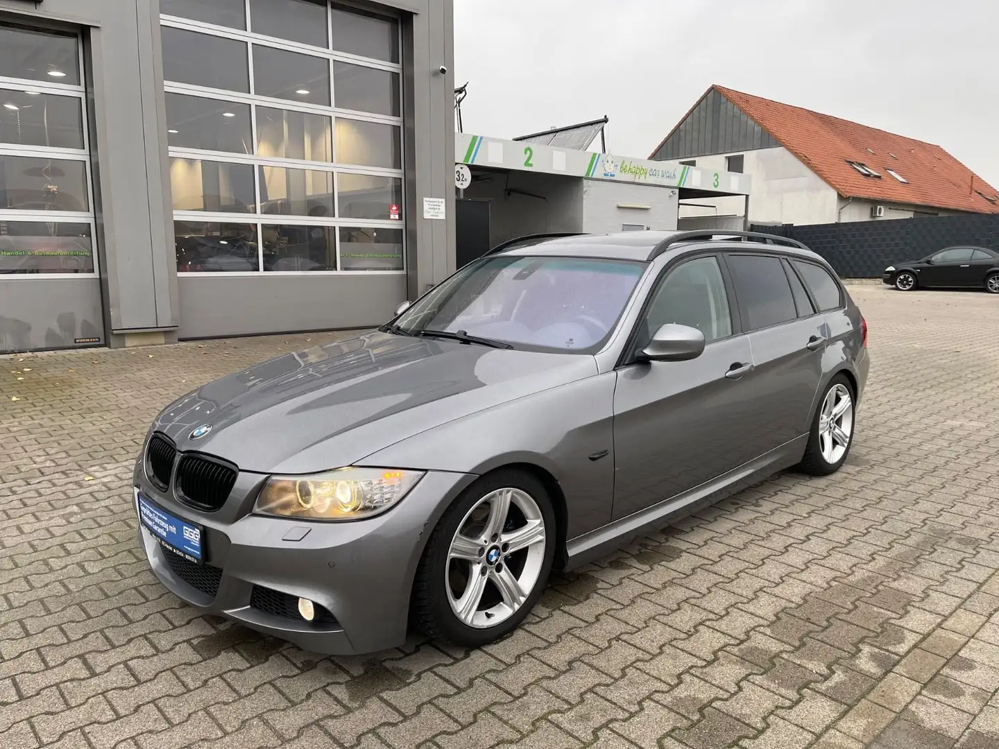 BMW 320 3 Touring 320d Grau - 1