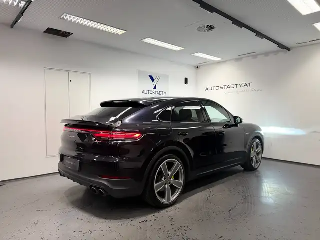 Porsche Cayenne view 13