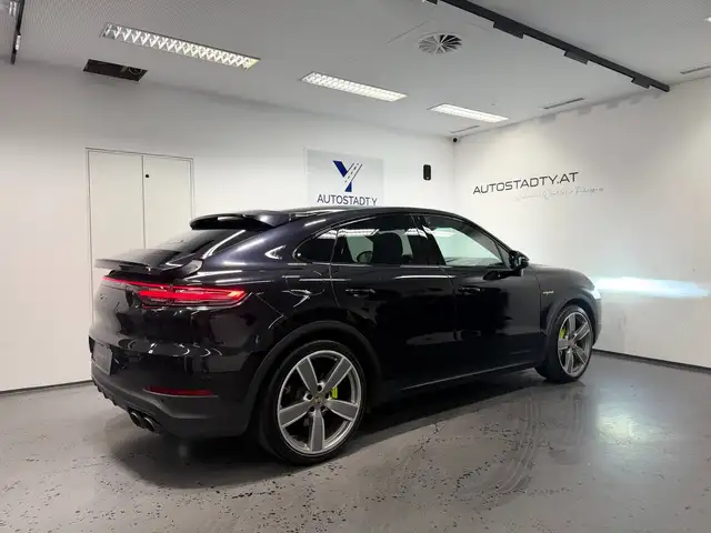 Porsche Cayenne view 12