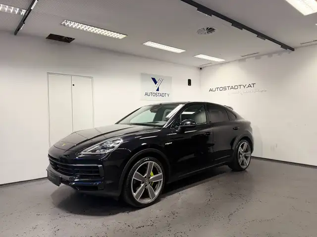 Porsche Cayenne view 3