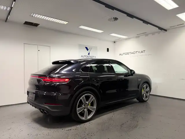 Porsche Cayenne view 15