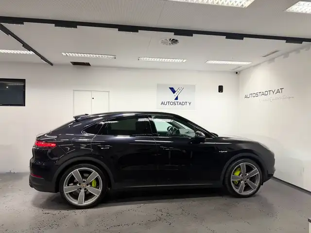 Porsche Cayenne view 9