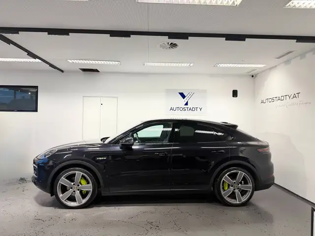 Porsche Cayenne view 8