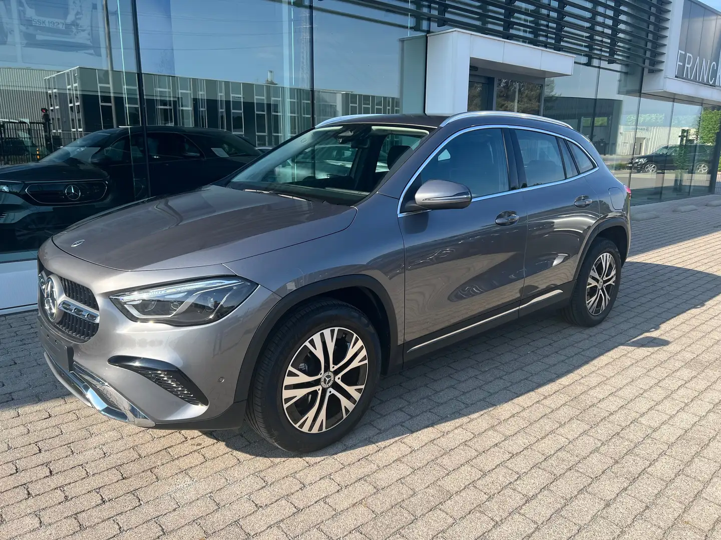 Mercedes-Benz GLA 180 Autom. LED-Multibeam PDC+camera DAB Grijs - 1