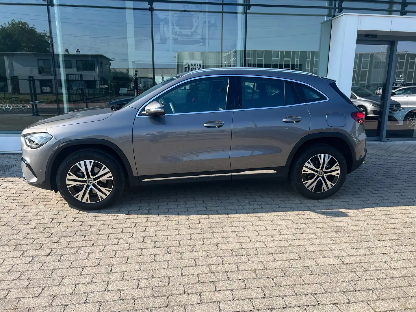 Mercedes-Benz GLA 180 Autom. LED-Multibeam PDC+camera DAB Grijs - 2