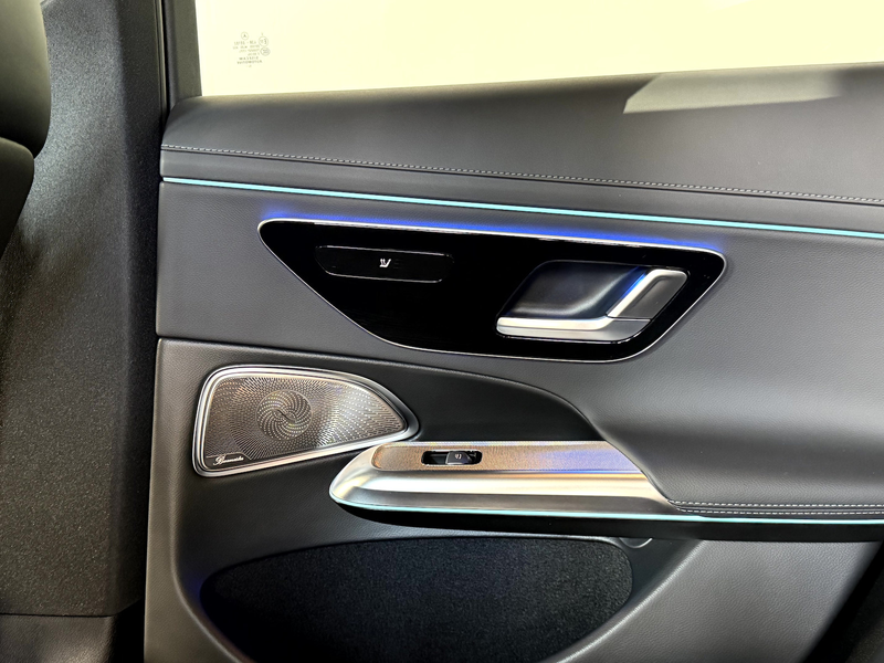 Mercedes-Benz E 300 e AMG Line*Superscreen*4DBurmester*Night* — photo 9